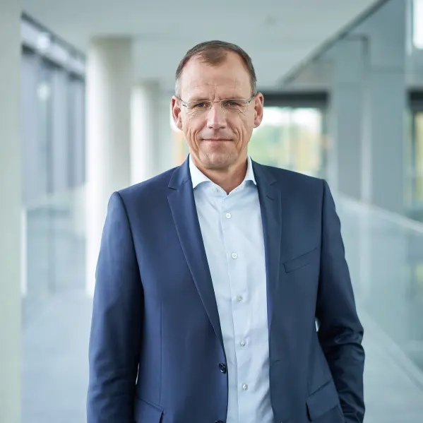 Talanx | Talanx AG extends the contract of CEO Torsten Leue ahead of  schedule until June 2030